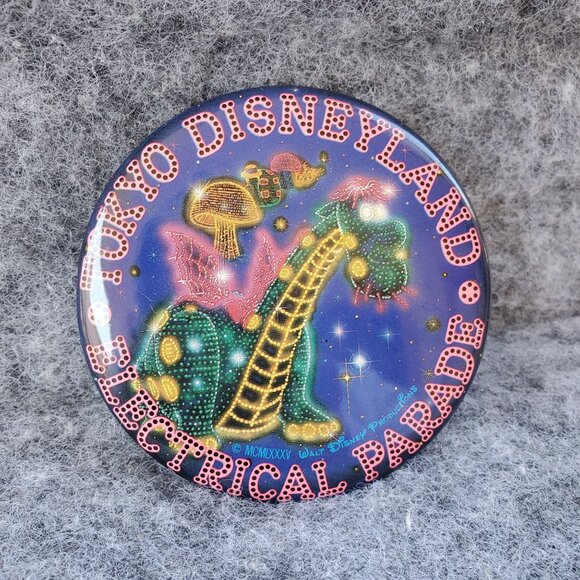 VTG Tokyo Disneyland Electrical Parade Button Pin 1985 Featuring Pete's Dragon - Picture 1 of 4
